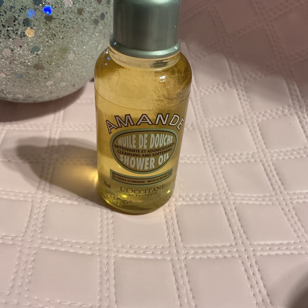 L'OCCITANE Amande Shower Oil - Golden Hue